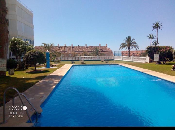 Appartamento Los Cisnes Beach Studio 100M Playa Benalmádena Esterno foto